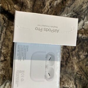 Apple AirPods Pro with MagSafe Case - Sleek White